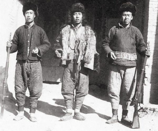 1950年，湘西匪首落網，逃亡路上射殺小老婆，老巢藏物令人咋舌