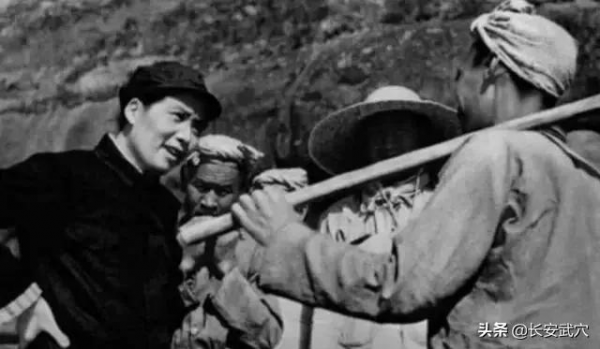 1948年粟裕俘虜一國軍中將,為何只關2年就被釋放?還擔任要職 1948年粟裕俘虜一國軍中將,為何只關2年就被釋放?還擔任要職