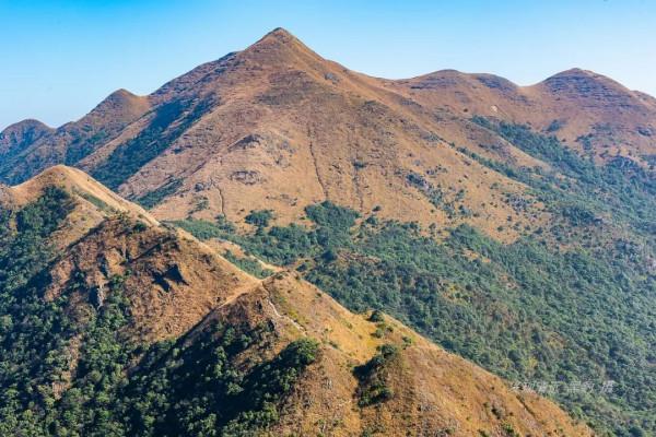 廣東最具魅力的四峰連穿徒步線路——“黃梅雪後”