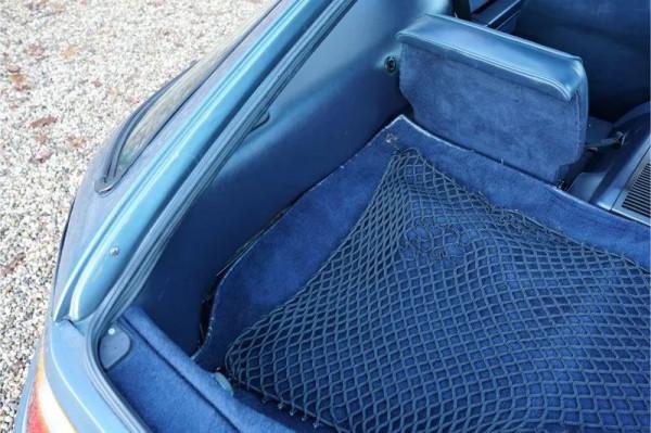 賓士公司曾擁有的保時捷跑車！1989年的精美保時捷928 S4