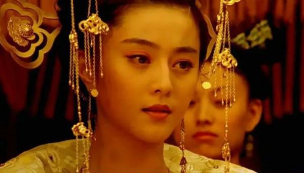 女星大火前的經歷，林心如演丫鬟，楊怡跑6年龍套，各有各的辛酸