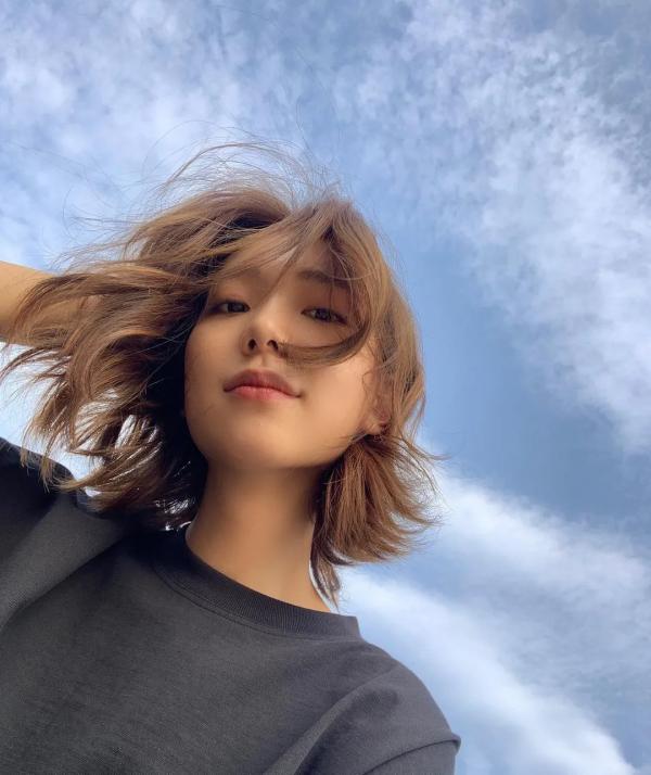 這個被嘲矮的超模火了!一臉硬傷,為啥還被Dior、Prada搶著寵? 這個被嘲矮的超模火了!一臉硬傷,為啥還被Dior、Prada搶著寵?