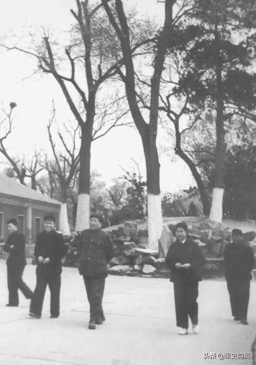 毛主席寫《紅色政權為什麼能夠存在?》,文思如湧,也多虧賀子珍 毛主席寫《紅色政權為什麼能夠存在?》,文思如湧,也多虧賀子珍