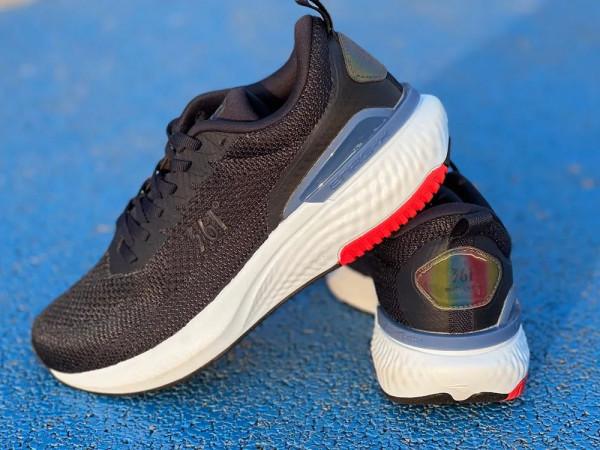 361°E韌跑鞋：快來體驗柔韌回彈的牛皮糖腳感