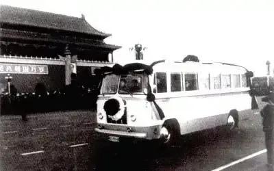 1976年1月8日，敬愛的周總理與世長辭，他一生為國為民，鞠躬盡瘁