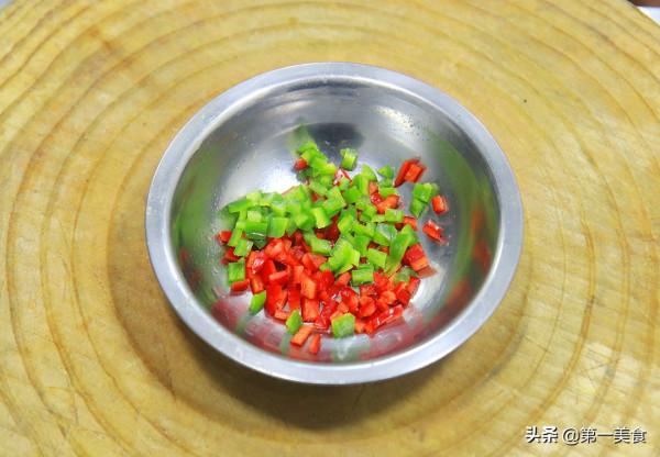 焦燒小黃魚,先炸再煨更入味,魚肉香酥味道鮮,連魚骨都能嚼著吃 焦燒小黃魚,先炸再煨更入味,魚肉香酥味道鮮,連魚骨都能嚼著吃