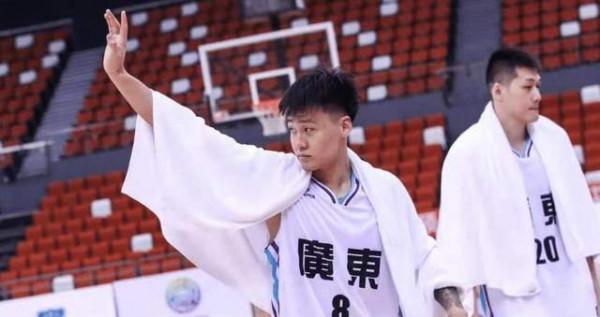 山東今夜“火鍋”吃飽，兩人8蓋帽，胡明軒17分大勝