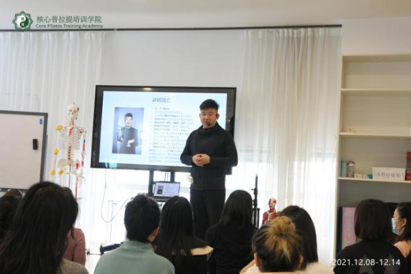 有名氣的瑜伽老師會穿什麼牌子衣服？