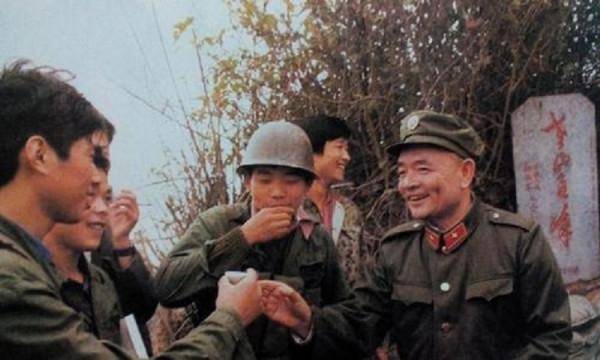 1985年,萬海峰任成都軍區政委,搭檔從1軍軍長越級提拔軍區司令 1985年,萬海峰任成都軍區政委,搭檔從1軍軍長越級提拔軍區司令