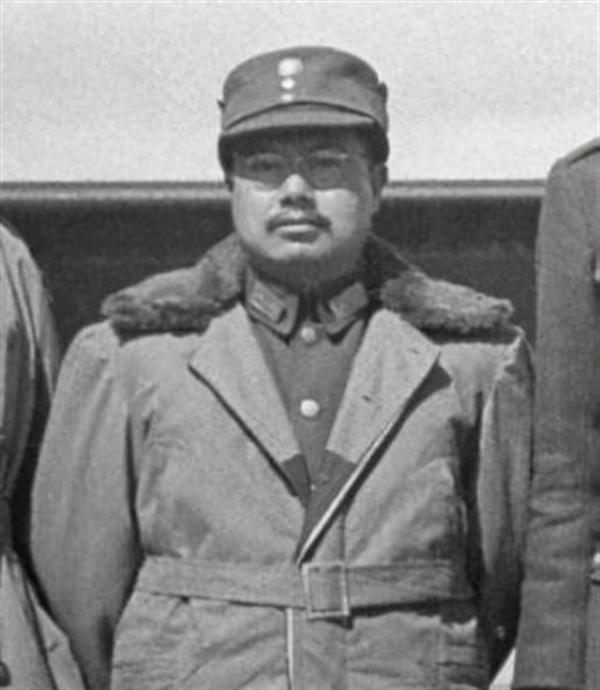 建國之初的六大行政區，它們各自下轄幾個省，領導人分別是誰呢？