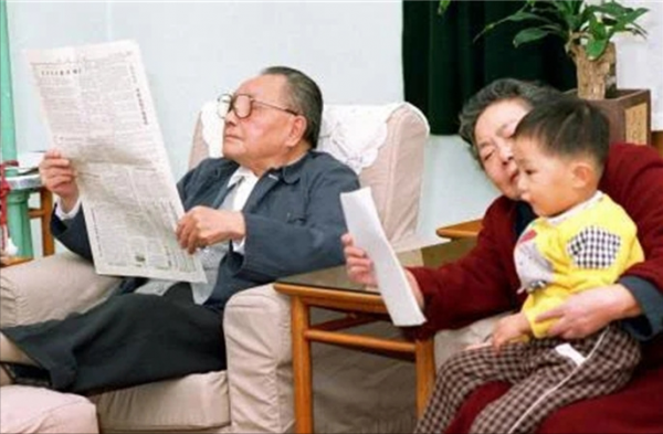 鄧小平與繼母夏伯根：相差僅5歲，相守半世紀，母子情深感動世人