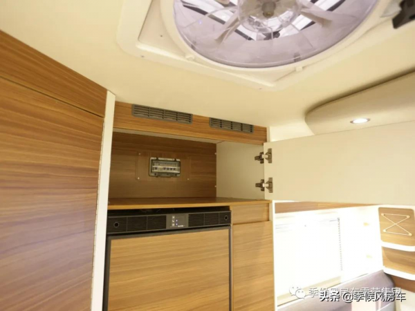 隆翠3號C618玩家版 白色科技動感車身 標配自迴圈式空氣新風系統