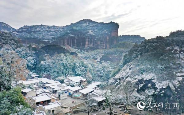 雪後龍虎山銀裝素裹 美如畫卷