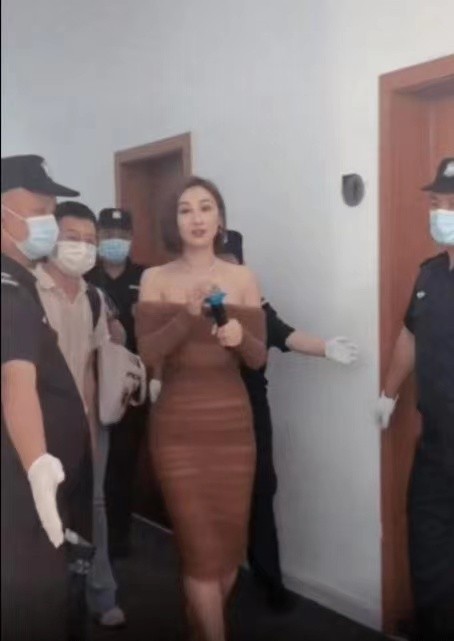 香港明星來內地發展:50歲的賣情懷,40歲的拼保養,30歲的混不開 香港明星來內地發展:50歲的賣情懷,40歲的拼保養,30歲的混不開