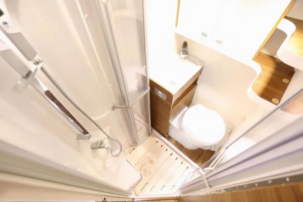 獨闢蹊徑 上裝做文章，輕量化典範，隆翠2號C528玩家版房車