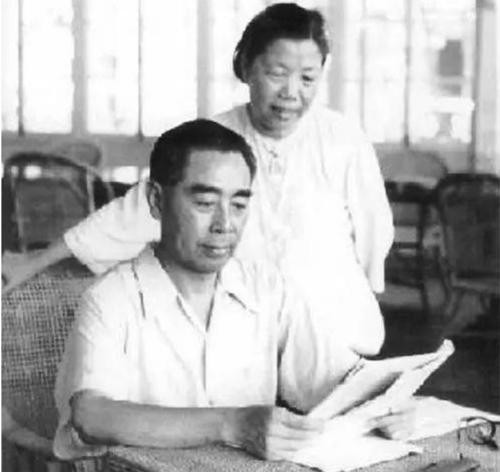 75年病重的周恩來特意叮囑秘書趙煒:你一定要幫我照顧好鄧大姐 75年病重的周恩來特意叮囑秘書趙煒:你一定要幫我照顧好鄧大姐