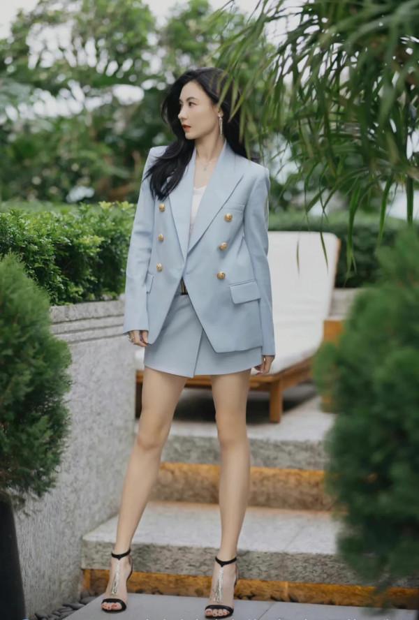 在女人角度來說,相對於王菲,我更喜歡張柏芝,喜歡她的美,欣賞她