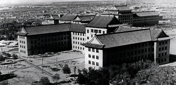 哈軍工建校的首任院長兼政委是陳賡，第二任院長和政委分別是誰？