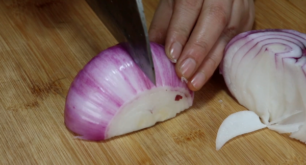 洋蔥是個寶,常吃血管不堵不生病,不炒不涼拌,出鍋搶著吃 洋蔥是個寶,常吃血管不堵不生病,不炒不涼拌,出鍋搶著吃