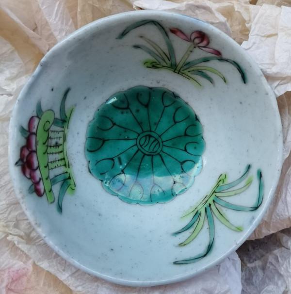 同治年雙桃紋粉彩酒杯