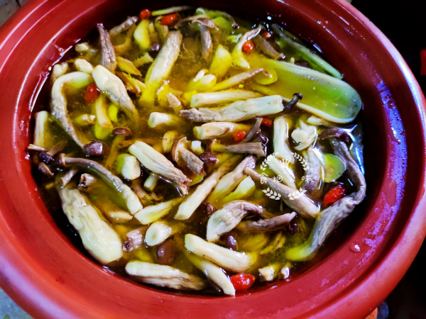 天冷了這湯多喝，滋補還營養，湯汁濃郁鮮甜，下肚暖暖好舒服