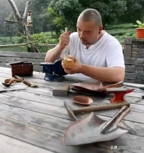 70後文藝大叔，用6年建400㎡院子，每天喝茶做飯，瀟灑生活