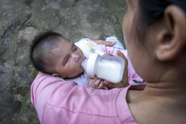 女嬰出生時體重僅3斤8兩,母親盼到孩子出院卻發現她眼睛不對勁 女嬰出生時體重僅3斤8兩,母親盼到孩子出院卻發現她眼睛不對勁