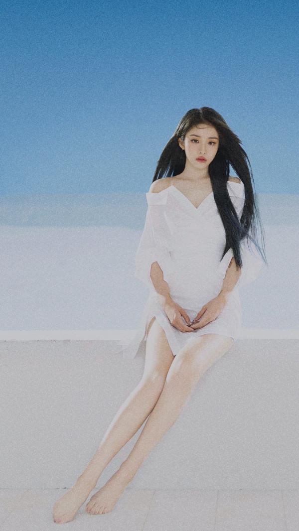 The9畢業演唱會公式照發布,喻言光腳白裙造型美翻了 The9畢業演唱會公式照發布,喻言光腳白裙造型美翻了