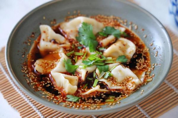 大雪將至，沒有什麼比一碗酸湯水餃更過癮，酸辣爽口更開胃，超讚