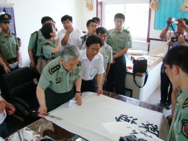 一通訊員16歲參軍，歷經38年曆練，從上尉晉升為上將，他是誰