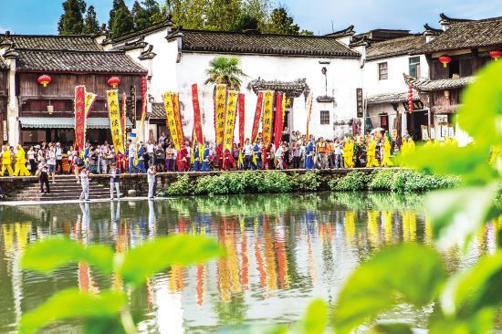 浙江蘭溪諸葛村，最自信的諸葛亮51代孫，巧用118根木條做中國館