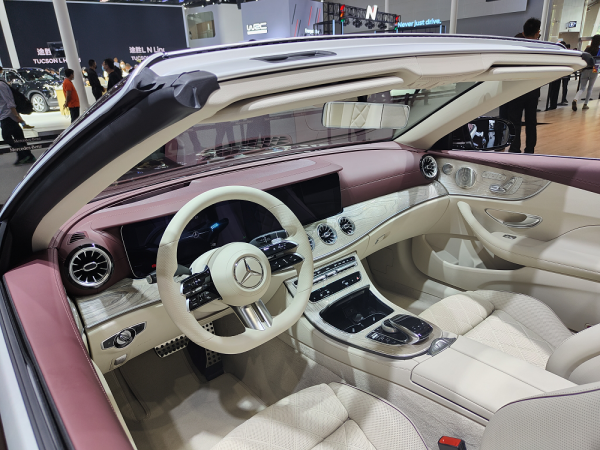 新賓士E級轎跑車系列廣州車展上市，要優雅還看三叉星