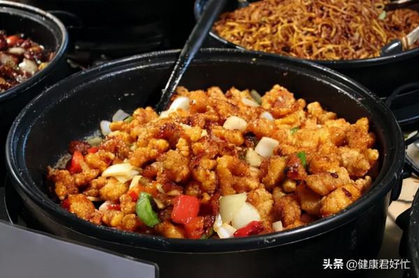 哺乳期該怎樣補充營養，是吃得越好奶水會更好嗎？