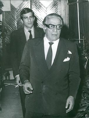 24歲獨子死於空難,希臘船王痛不欲生,執意將屍體冷凍,重金懸賞 24歲獨子死於空難,希臘船王痛不欲生,執意將屍體冷凍,重金懸賞