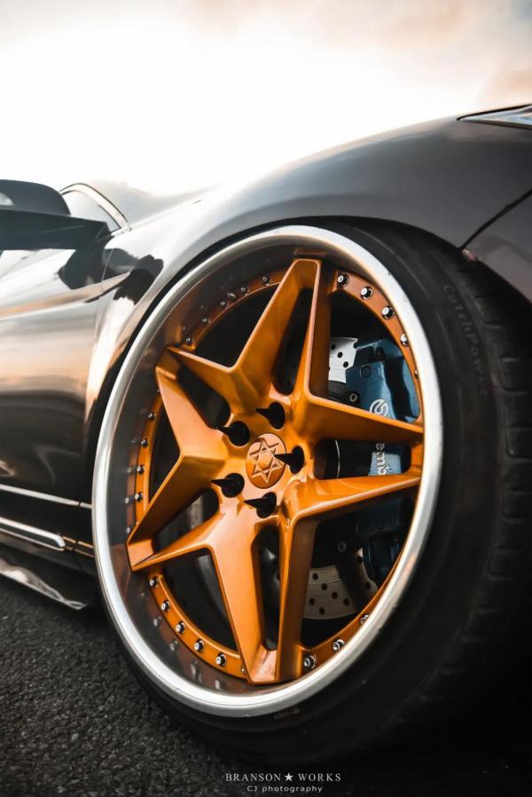 明明長著一張賓士C63的前臉,還說自己是一輛本田? 明明長著一張賓士C63的前臉,還說自己是一輛本田?