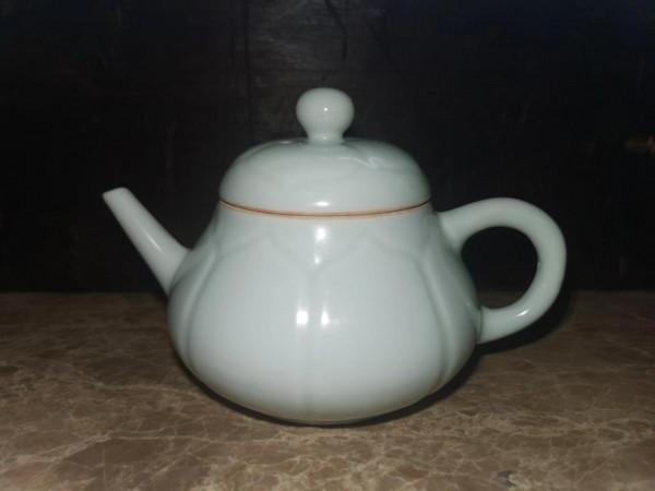 明宣德甜白釉梨壺鈴鐺杯（一壺四杯）賞析