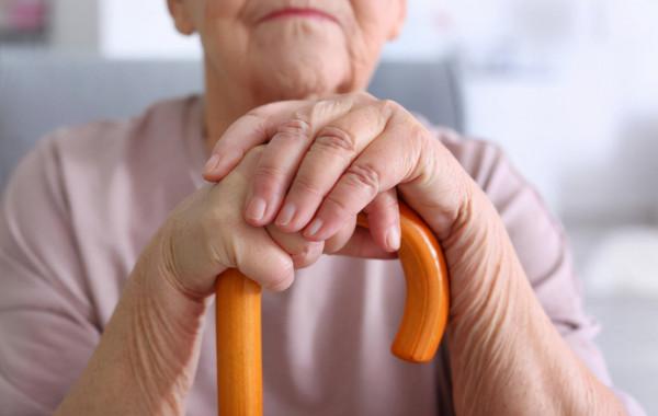 老年人骨關節炎吃氨糖就可以?專家給出一線用藥,療效更確切 老年人骨關節炎吃氨糖就可以?專家給出一線用藥,療效更確切