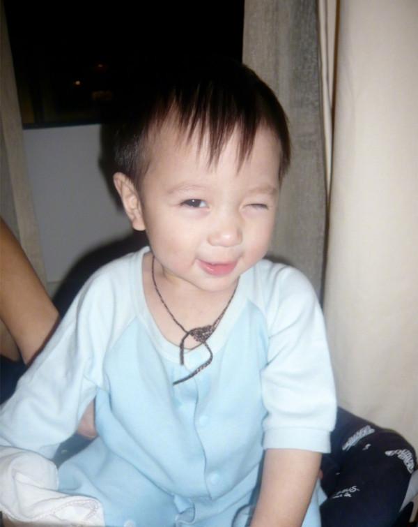 袁詠儀曬照為兒子慶生！15歲魔童身高已超170，眉眼酷似老媽顏值高