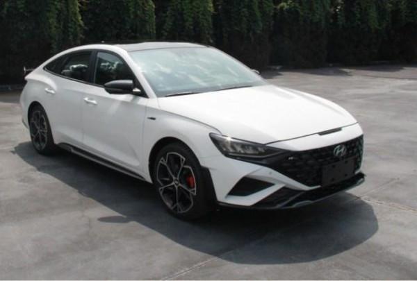 國產加長X5、4.0T V8紅旗、敞篷MINIEV，明年第一波新車值得期待