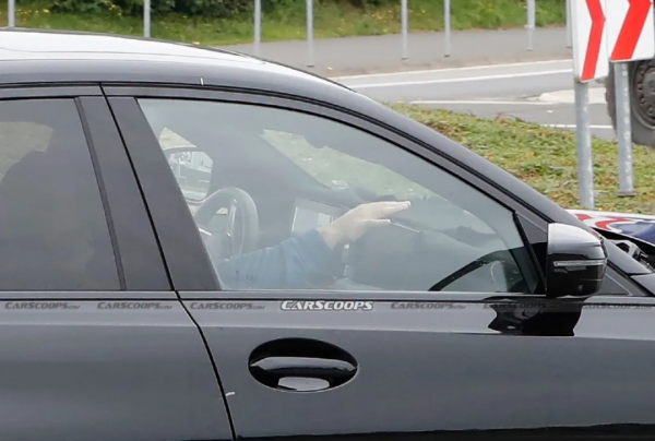 全國首例特斯拉退一賠三；蔚來ET7準備量產；小鵬新SUV諜照曝光；