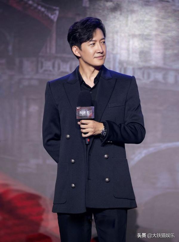 穿西裝好看的中年男星,只服這10位,大叔們帥起來真沒小鮮肉啥事 穿西裝好看的中年男星,只服這10位,大叔們帥起來真沒小鮮肉啥事