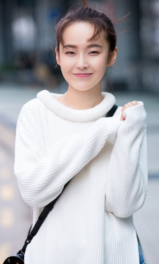 張佳寧太著急了,毛衣還有一截沒幹就穿出來了?溼漉漉的還挺好看 張佳寧太著急了,毛衣還有一截沒幹就穿出來了?溼漉漉的還挺好看