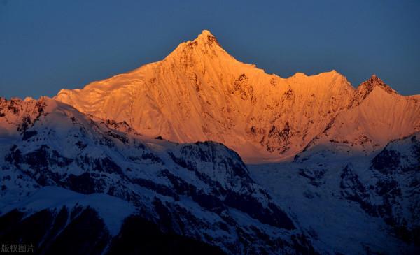 《獨自徒步神聖雪山，與孤獨深情對話》