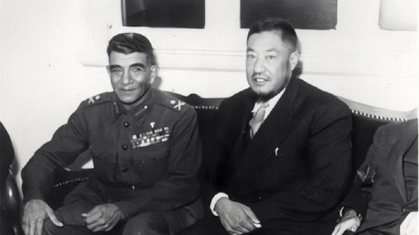 馬步芳攜鉅款逃往沙特，娶侄女未遂在陽臺互罵，引當地800人圍觀