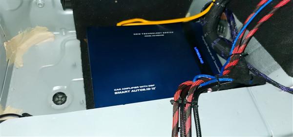 寶馬325i音響改裝優特聲402+史泰格中低音,全套升級聽感更震撼 寶馬325i音響改裝優特聲402+史泰格中低音,全套升級聽感更震撼