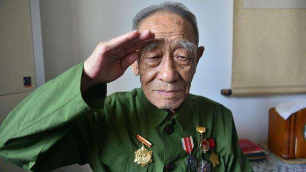 1971一老農被人罵漢奸，真實身份竟是紅軍團長，這是為何？