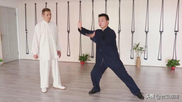 太極雙手正面纏絲——雲手防身技擊法魅力呈現，跟著師傅來練練吧