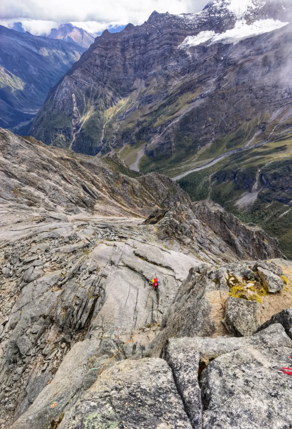 遊記 | 自由扶梯上,你自在如風——挑戰婆繆峰始末 遊記 | 自由扶梯上,你自在如風——挑戰婆繆峰始末