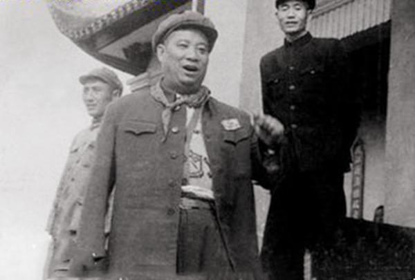 部隊發現賀炳炎的戰馬，賀龍一聽：出動1個師務必找到他