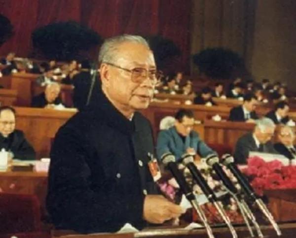 抗戰時期才參軍入伍,1976年在上海力挽狂瀾,晚年官至副國級 抗戰時期才參軍入伍,1976年在上海力挽狂瀾,晚年官至副國級